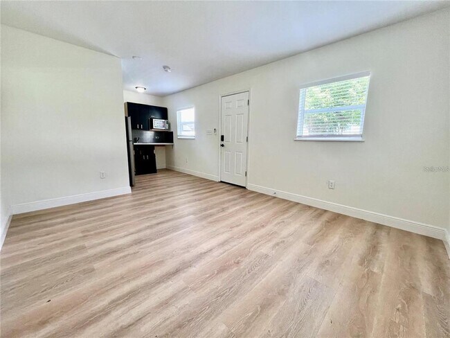 Building Photo - 5037 Lake Howell Rd