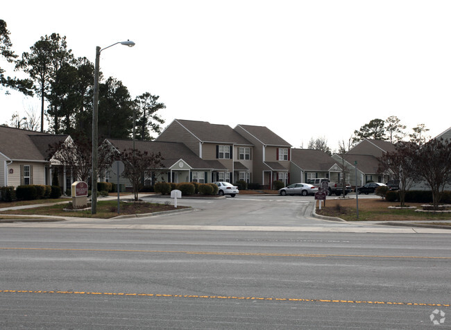 Primary Photo - White Oak Manor Apartments