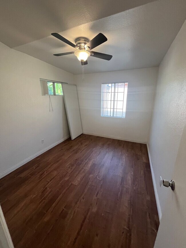 Building Photo - 5850 Cedarglen Dr