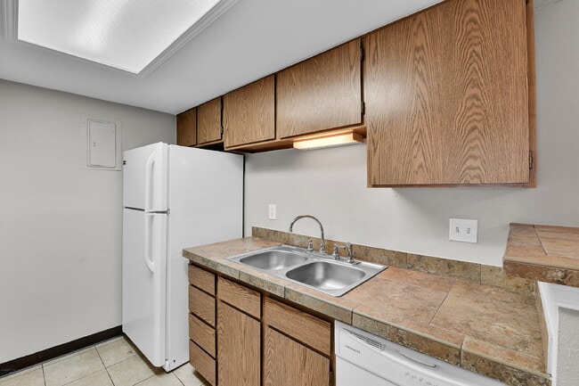 Building Photo - $1,445.95 - 2 Bed, 2 Bath Condo in Denver with In-Unit Laundry!