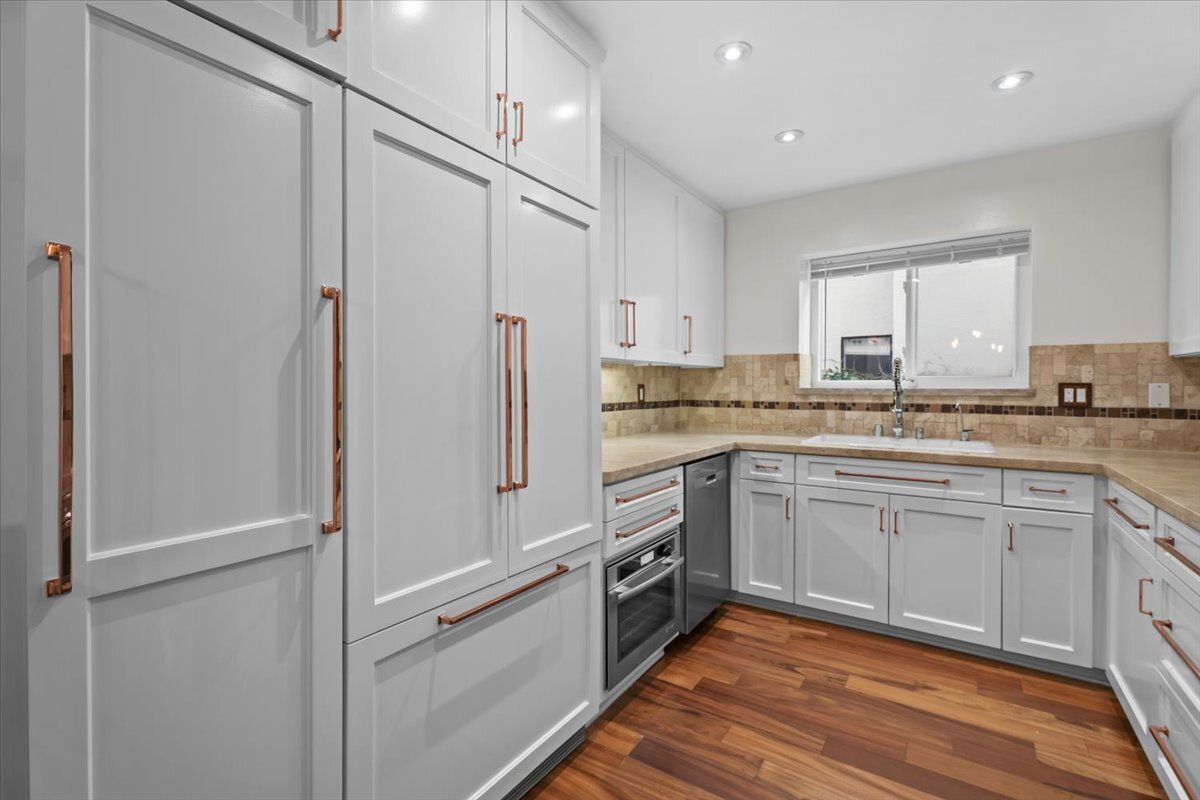 Building Photo - 2550 S Centinela Ave