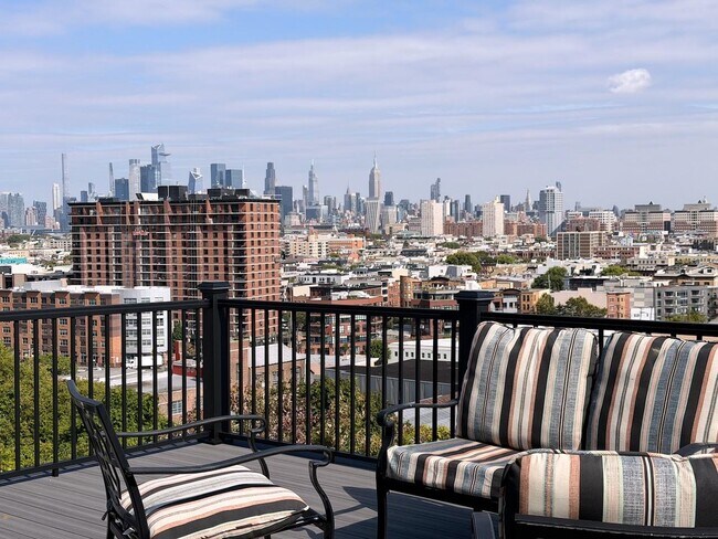 Building Photo - 126 OGDEN Ave