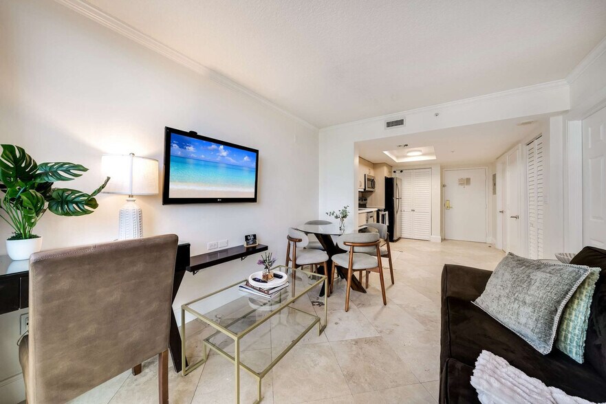 Building Photo - 2951 S Bayshore Dr