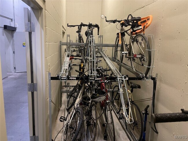 Building Photo - 4909 Laclede Ave