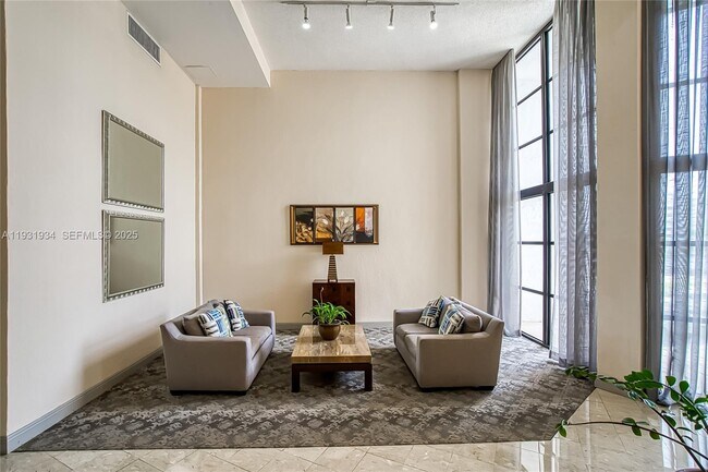 Building Photo - 400 Leslie Dr