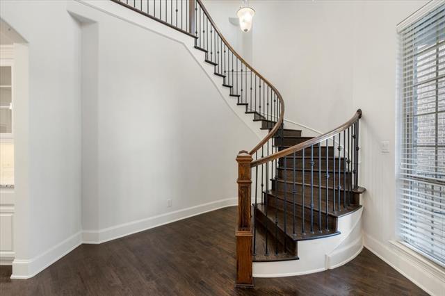 Building Photo - 910 Ontzlake Dr