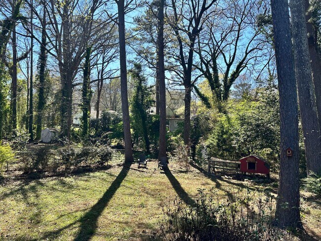 Building Photo - 3 bedroom 2 bath home in a great area filled with tons of extras you will LOVE!