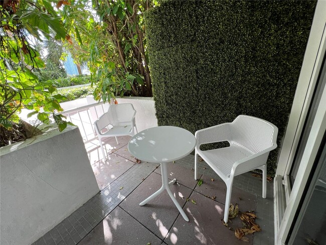 Building Photo - 1717 N Bayshore Dr