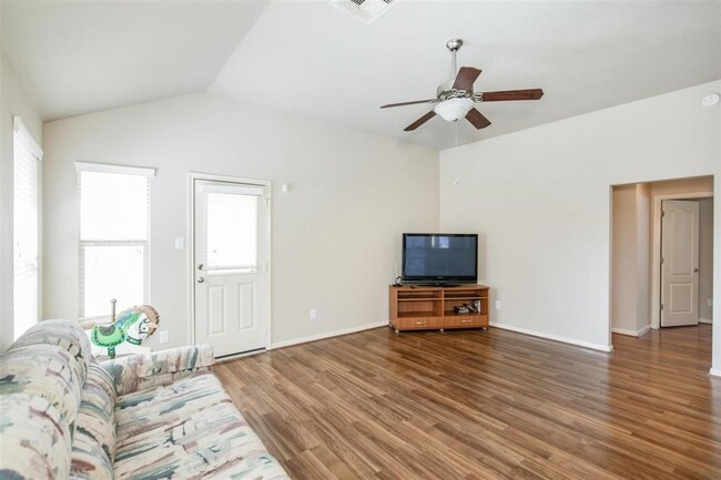 Building Photo - 22735 Pantego Ln