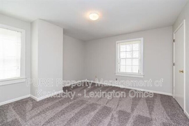 Building Photo - 3 Dogwood Ln