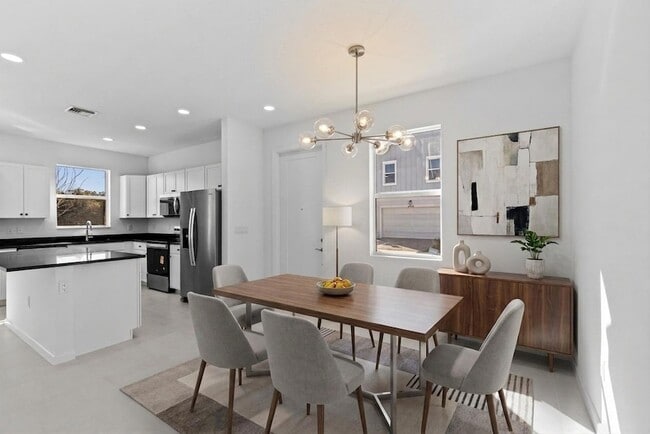 Building Photo - 4404 Longwood Lk Sq