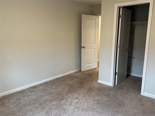 Building Photo - 424 Kohn Dr