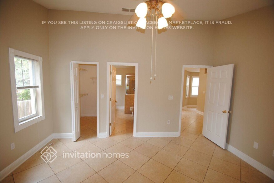 Building Photo - 815 Palm Forest Ln