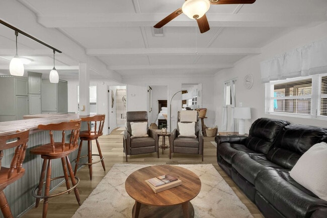 Building Photo - 115 Hale Loop