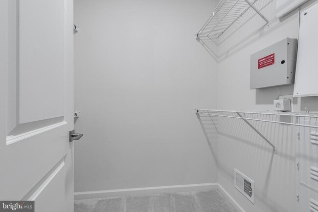 Building Photo - 23290 Milltown Knoll Square