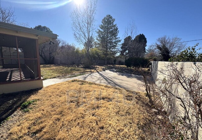 Building Photo - 1421 Stanford Dr NE