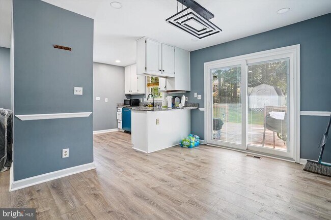 Building Photo - 6219 Forest Grove Dr