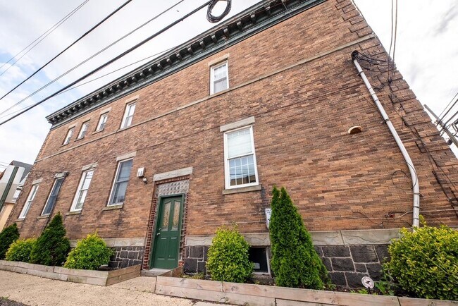Primary Photo - 4012 Liberty Ave