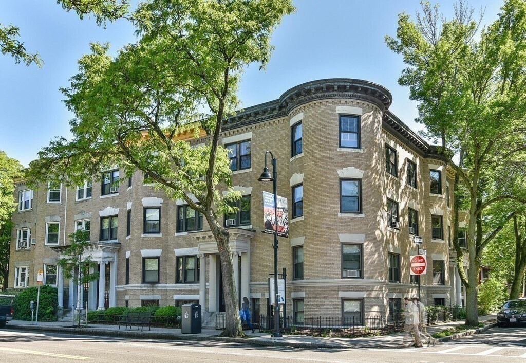 Building Photo - 344 Harvard St