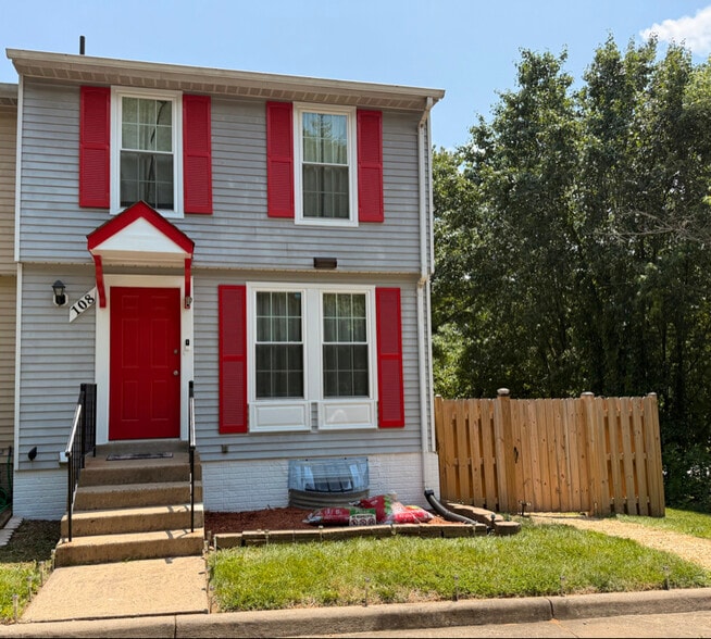 Primary Photo - 108 Essex St