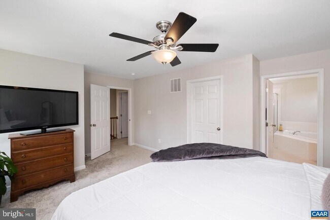 Building Photo - 662 Holly Hill Dr