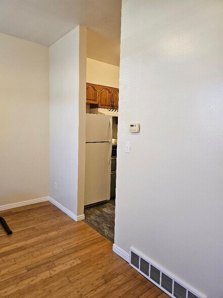 Building Photo - 868 S 400 E