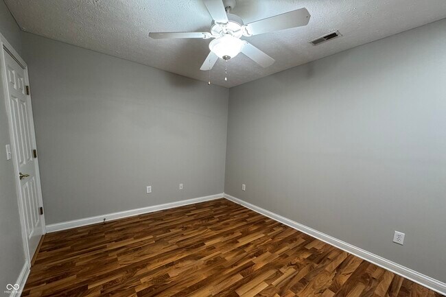 Building Photo - 1442 Oakhill Dr