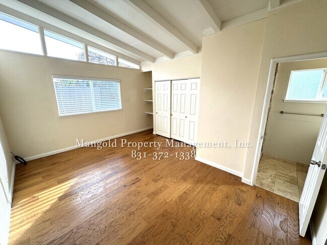 Building Photo - Beautiful 3-Bed, 2 Bath Mission Fields Home in Carmel-by-the-Sea with Modern Kitchen and Hardwood...