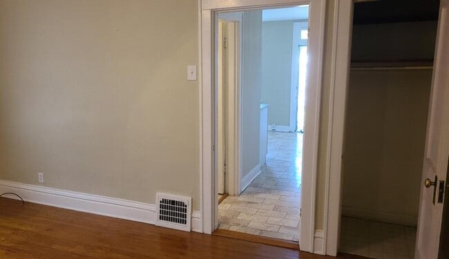 Building Photo - 3945-3947 Utah St