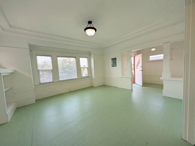 Building Photo - Market St. Duplex