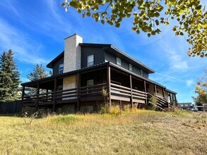 Building Photo - SILVER CREEK HORSE PROPERTY