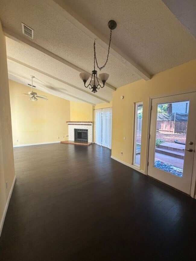 Building Photo - Charming 3 Bedroom + 2 Bathroom Half-Plex Near the American River in Fair Oaks: $2,375.00 + $100.00