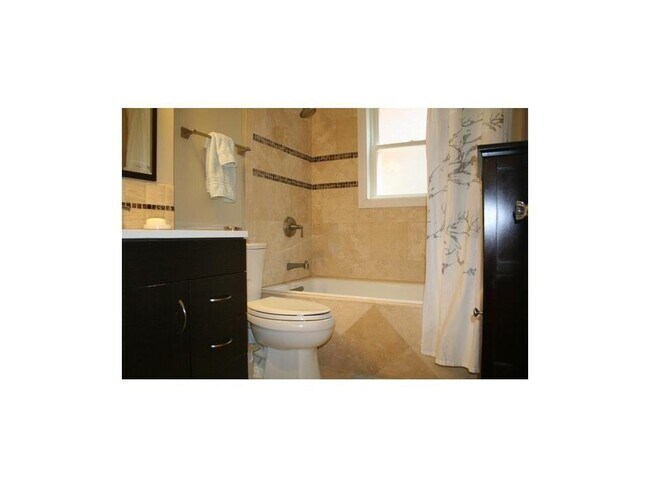 Building Photo - 1476 Monroe Dr NE