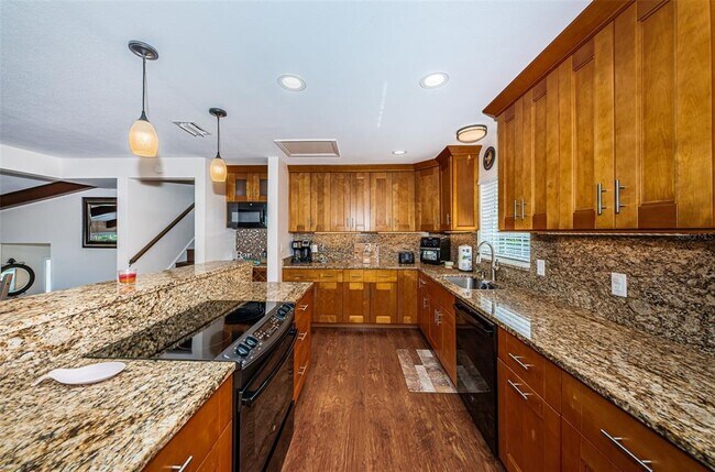 Building Photo - 13556 Bellewood Ave