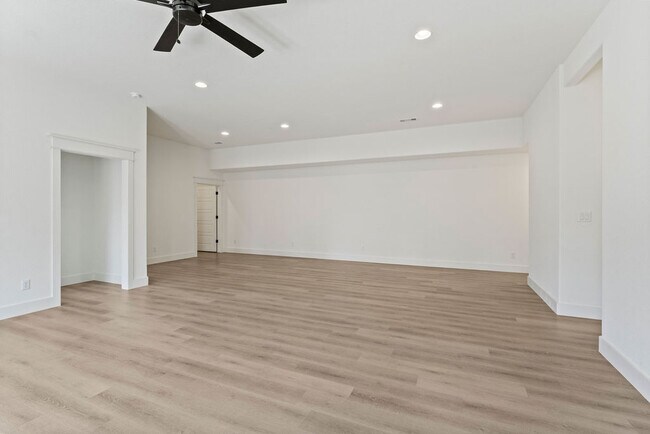 Building Photo - 11 Pagham Ln