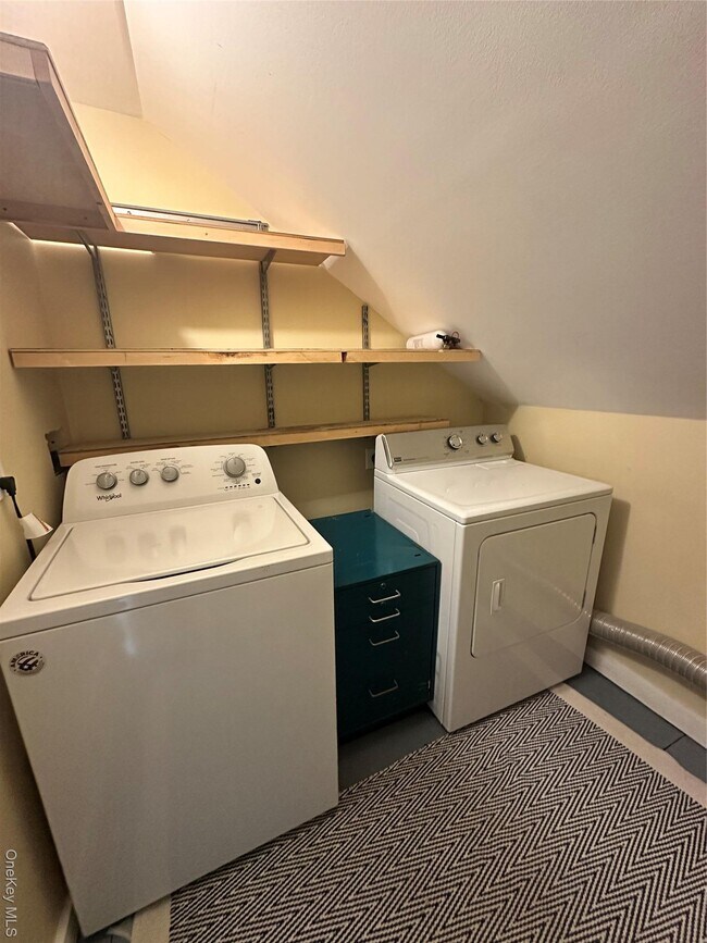 Building Photo - 744 Main St