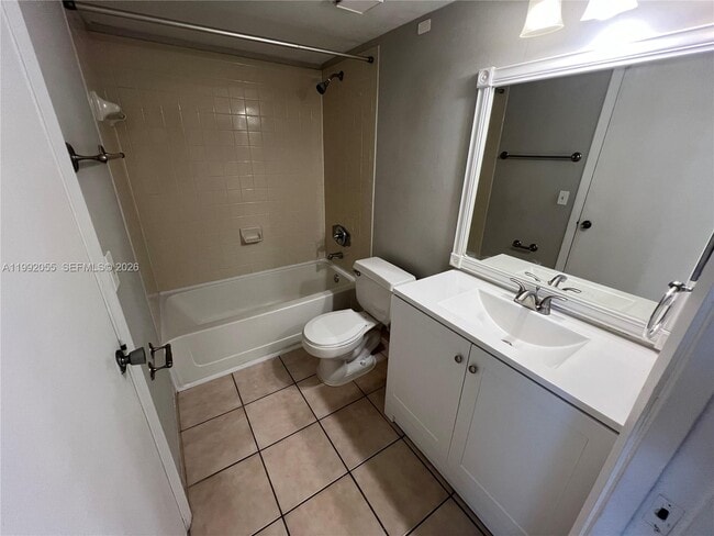 Building Photo - 251 Palm Cir W