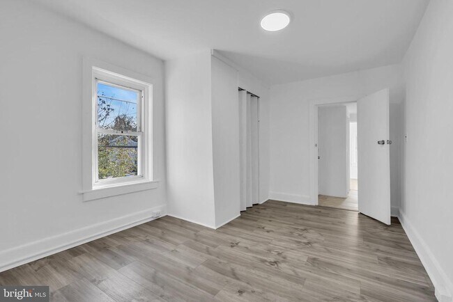 Building Photo - 28 Bond St