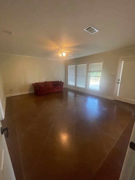 Building Photo - 1200 E Main St