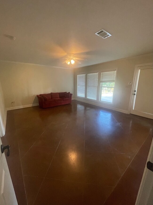 Building Photo - 1200 E Main St