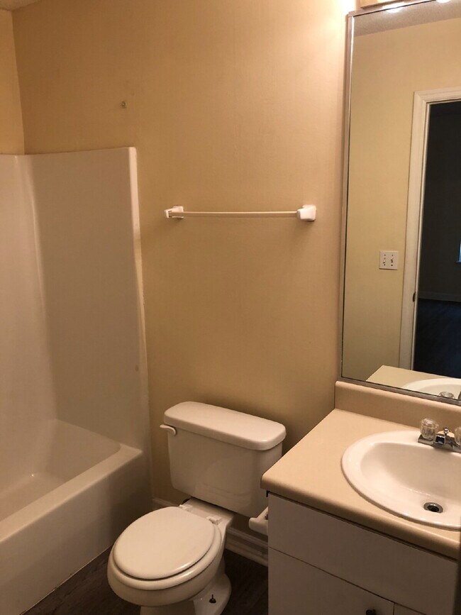 Building Photo - Upgraded 2 bed/ 2 bath