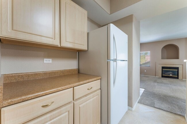 Building Photo - Bright 2-Bed Condo with Patio!