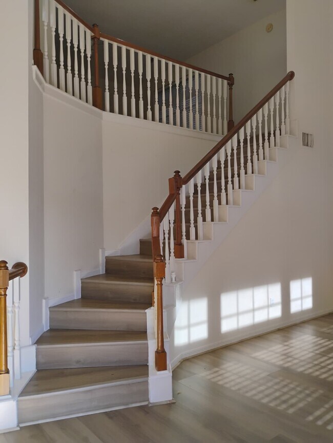 Building Photo - 231 Cedar Elm Ln