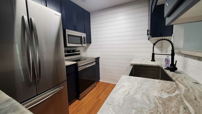 Building Photo - Available NOW-105 Pineridge Drive