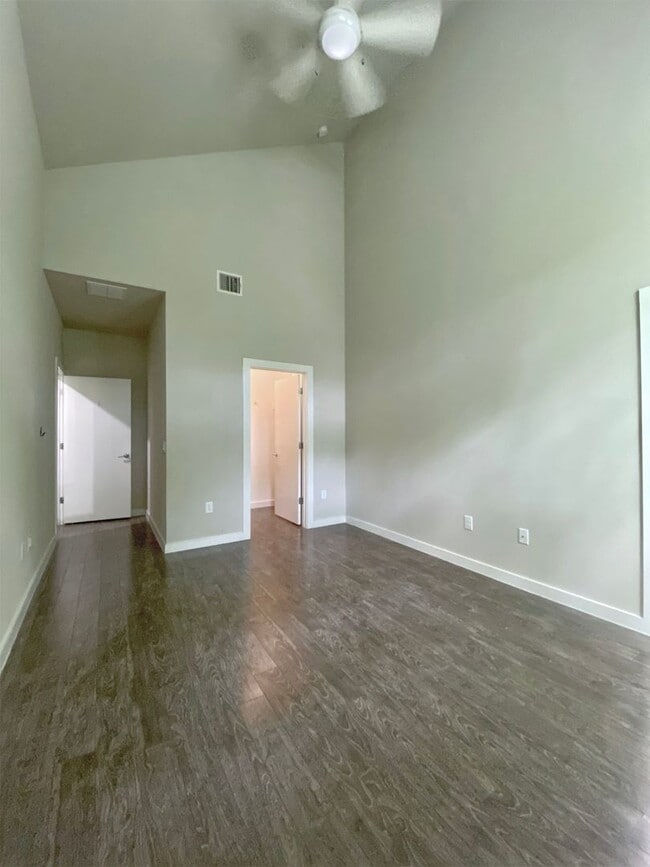 Building Photo - Beautiful Home Move in Ready Located minutes from Southtown!