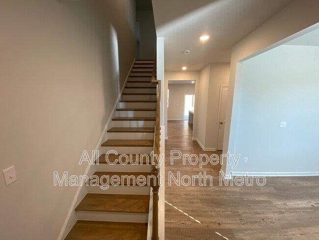 Building Photo - 185 Springwood Ln