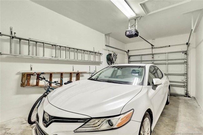 Building Photo - 301 S Compass Dr