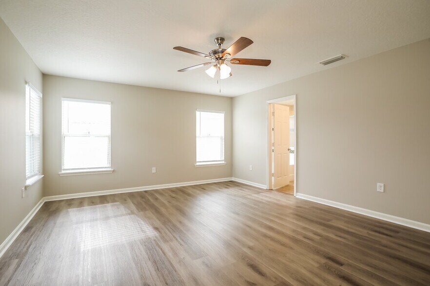 Building Photo - 4878 Creek Bluff Ln