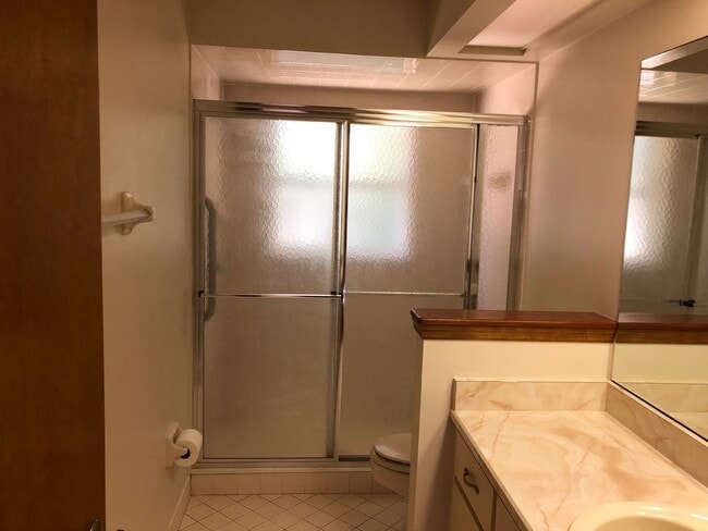 Building Photo - Large 3 Bedroom/2 Bathroom Single Family Home