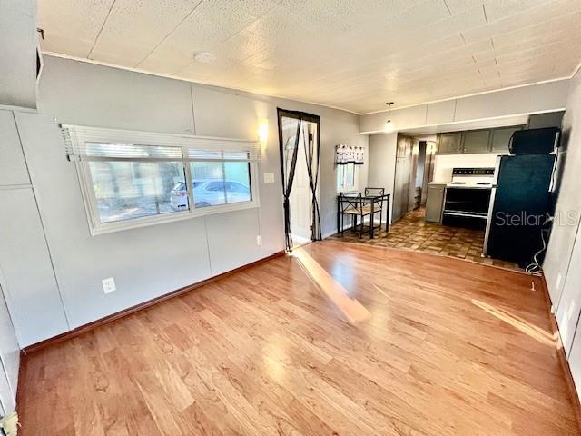 Building Photo - 825 Oakwood Dr